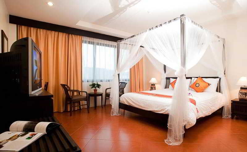 La De Bua Hotel Patong Exteriör bild