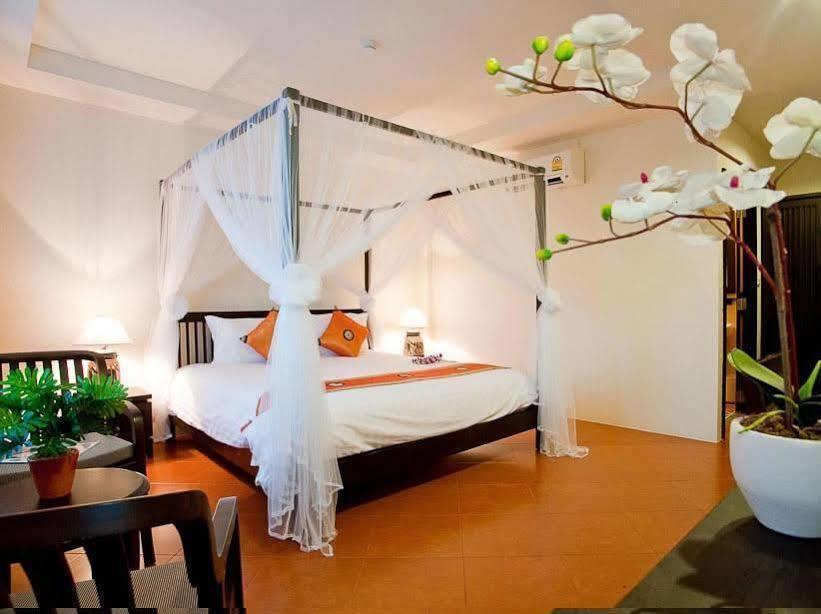La De Bua Hotel Patong Exteriör bild